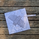 carte carrée avec enveloppe - l&#039;oiseau messager - feuille de chêne